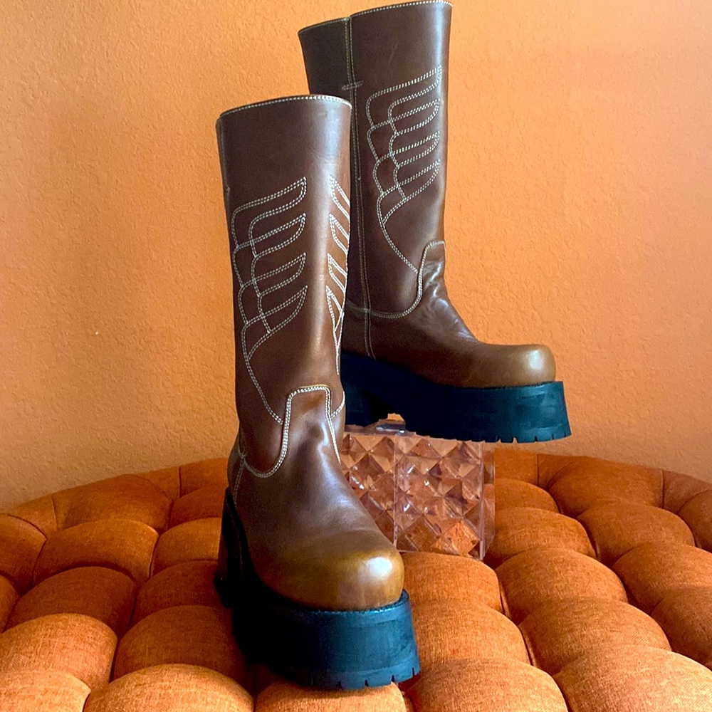 London Underground ,destroy like platform brown boots size 8.5 to 9